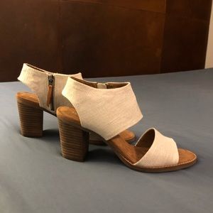 Toms 3 inch side zip sandals size 9